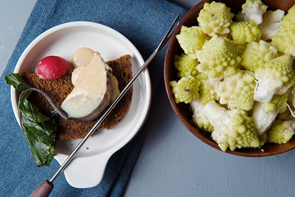 Bagna-Cauda-KOHLRABI&pumpernikle-bread