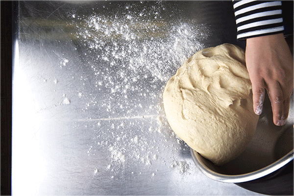 Apple-Cinnamon-Rolls_rolling-out-the-dough