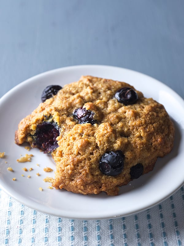 Oatmeal-Bluberry-Lemon-Breakfast-Cookies_Bite,-smile,-inhale-blueberry-goodness,-share-and-enjoy!