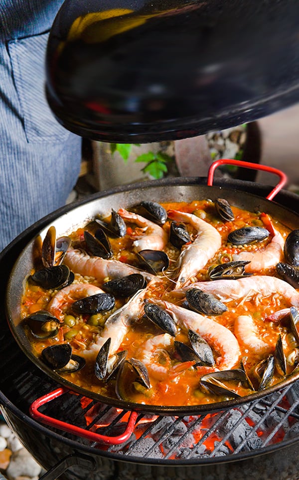 Grilled-Sea-food-Paella-Valenciana_-Step-by-step_on-the-grill_Yes,-more-please!