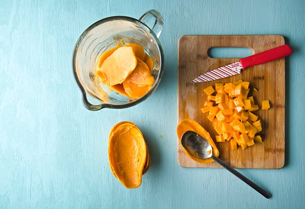 Yogurt-coconut-Mango-Panna-cotta_Mango-Preparation