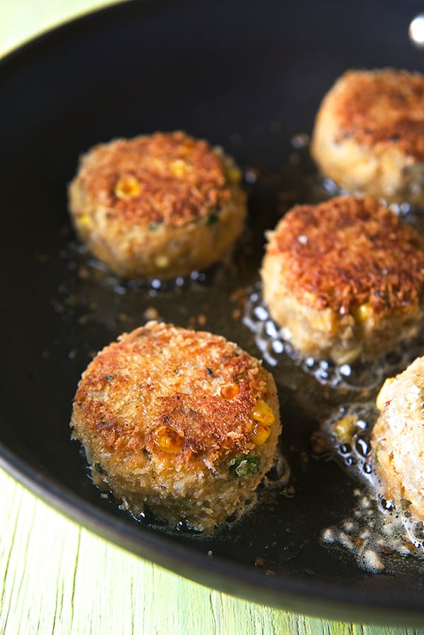 Sweet-Corn-Crab-Cakes-with-Saffron-Aioli_pan-fried-crab-cakes