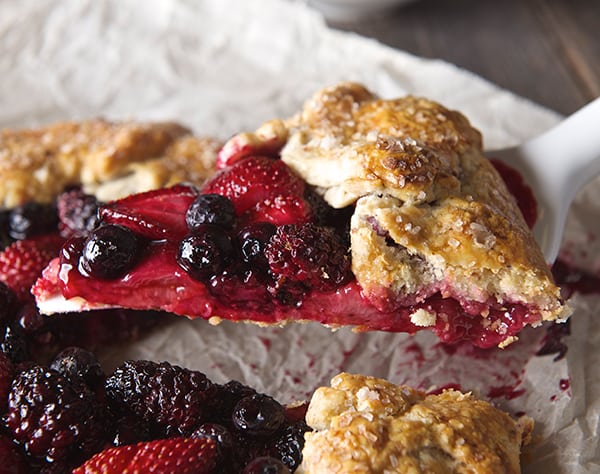 Very-Berry-Crostata_slice-of-berry-crostata_Yes,-more-please!