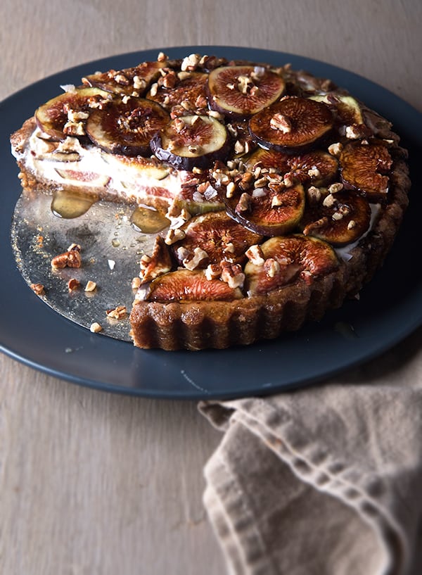 Summer-Fig-Tart_Fresh-figs,-Kefir-Cheese,-Dates,-Pecans-Gluten-free-crust,-free-bake-tart