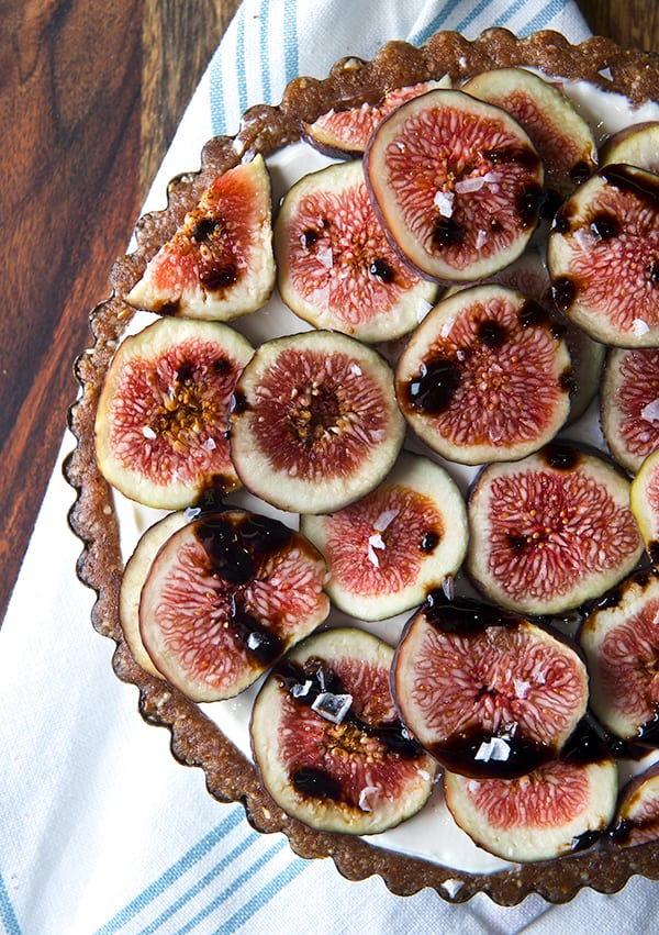 Summer-Fig-Tart_figs-and-nut-crust