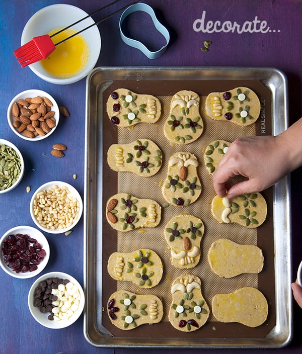 Day-of-the-Death_Amaranth-cookies-decorate-with-seeds