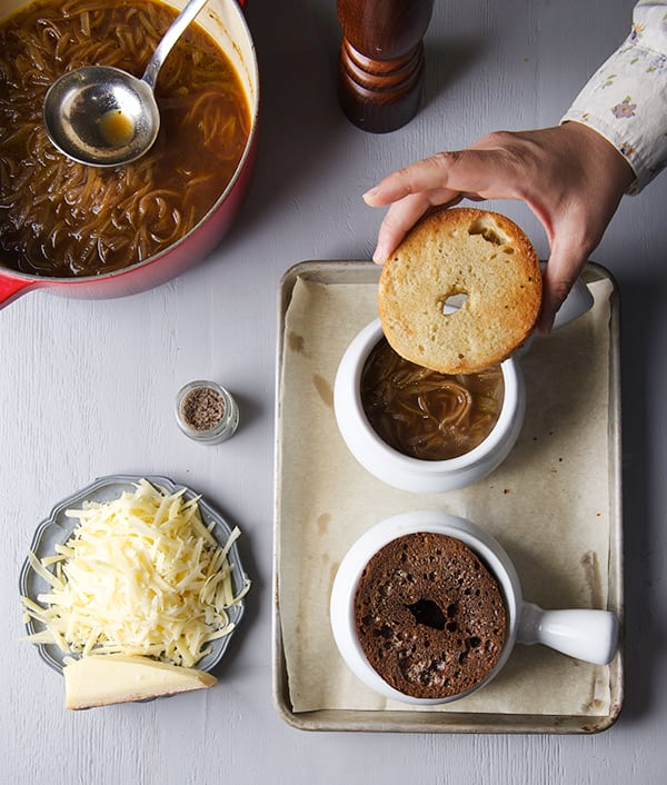 French-Onion-Bagel-Soup_Toasted-bagel