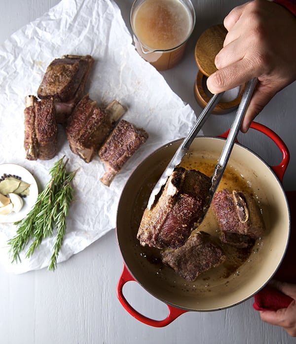 Pomegranate-Tempranillo-Braised-Short-Ribs_Sear