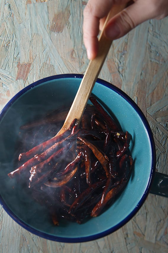 Mucha-Muchacha_Salsa-Macha-Fried-Chiles-de-Arbol